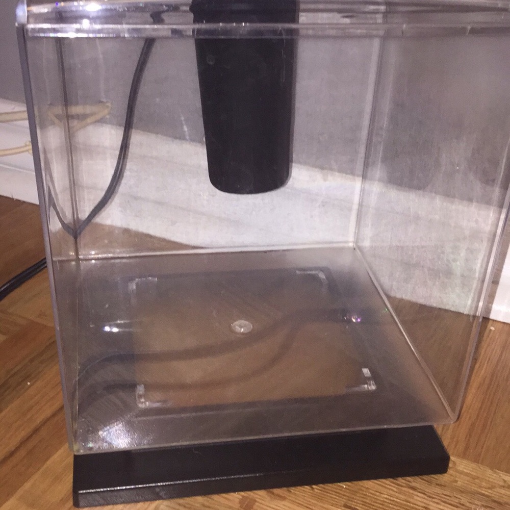 Plastic fish tank